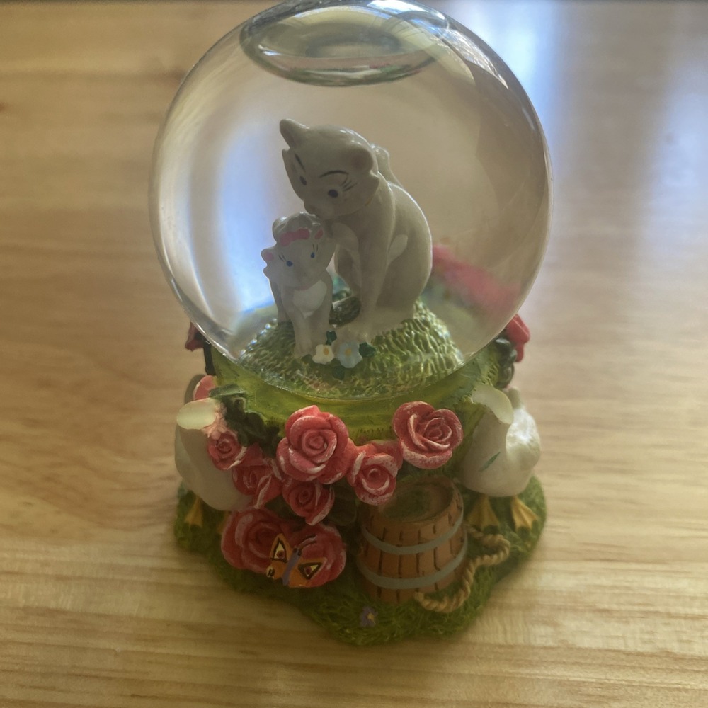 Disney Store ARISTOCATS Mini SNOW GLOBE 3"   *BROKEN Read Description*